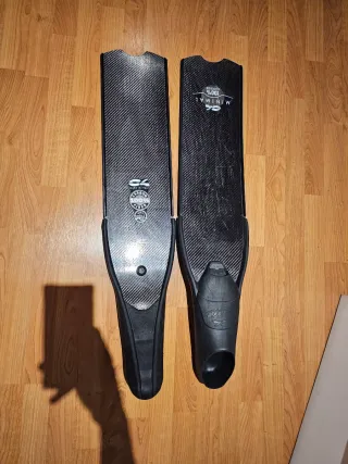 Pinne in carbonio C4
Dimensione 44-45
