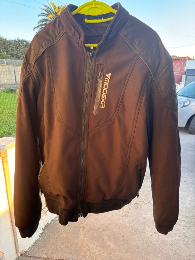 Chaqueta de moto negra en perfectas condiciones