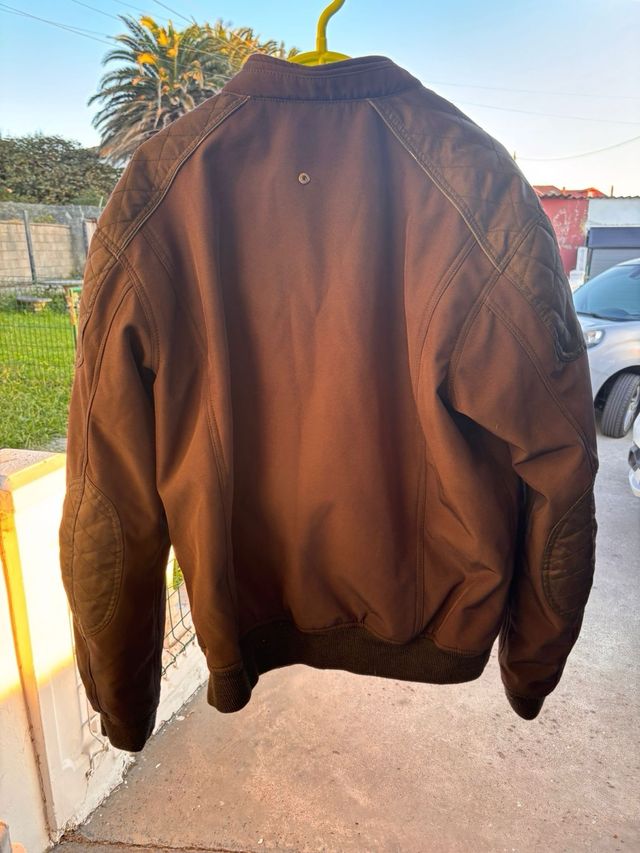 Chaqueta de moto negra en perfectas condiciones