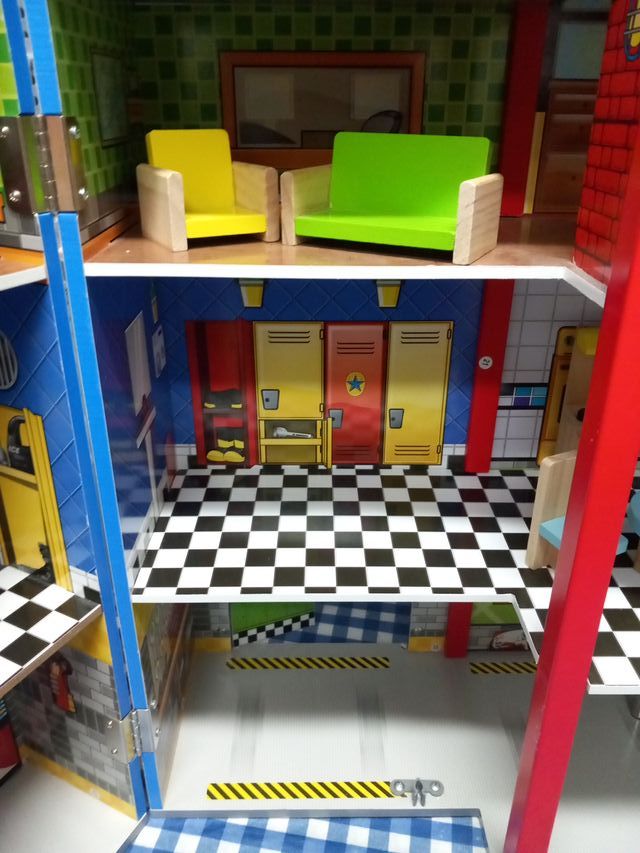 Casa de bomberos de juguete