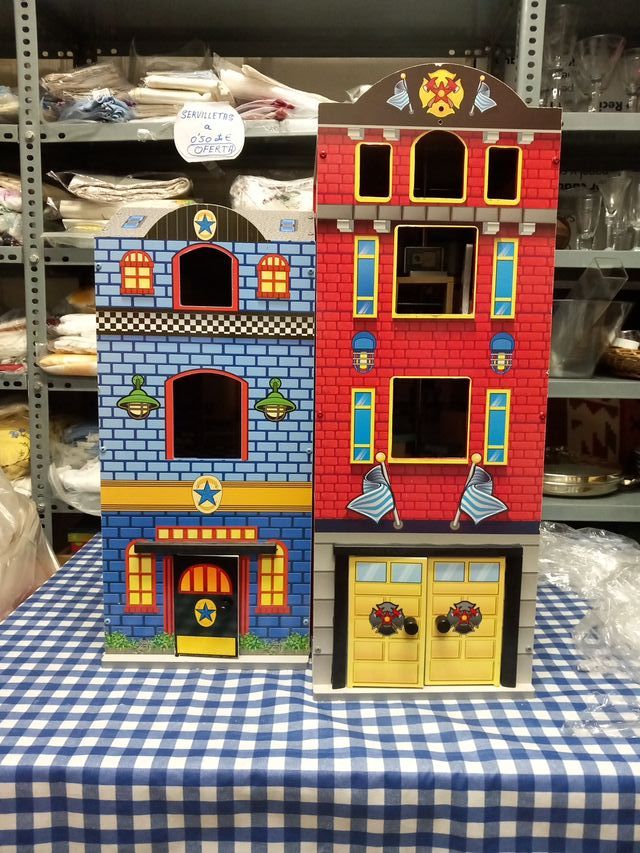 Casa de bomberos de juguete