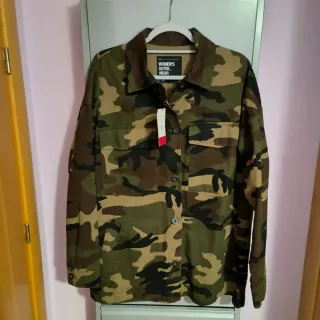 Chaqueta oversize camuflaje