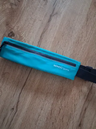 Riñonera deportiva MINISO color turquesa