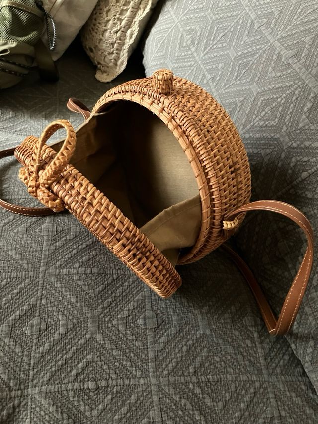Bolso redondo de mimbre