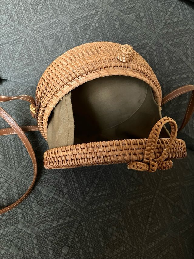 Bolso redondo de mimbre