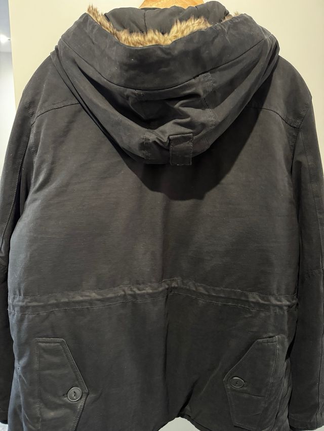 Abrigo Zara Negro con Capucha