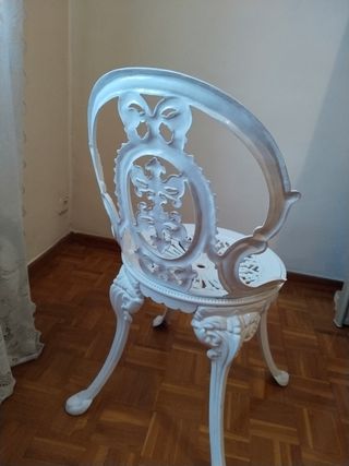Sedia in ferro bianco in stile classico