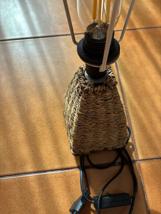 Lámpara de mesa rafia beige