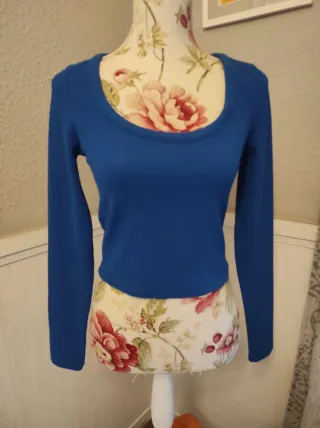 Top Bershka azul manga larga