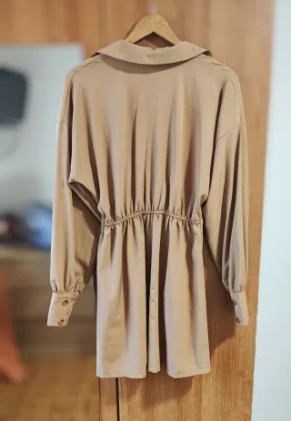 Vestido SHEIN bege tamanho M