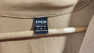 Vestido SHEIN bege tamanho M