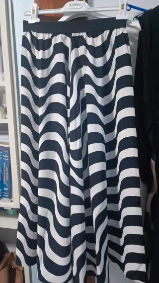 Gonna lunga fantasia onde bianche e nere