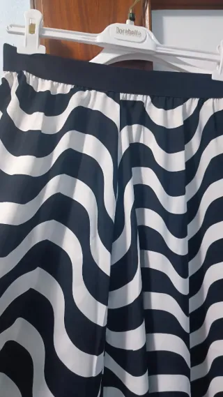 Gonna lunga fantasia onde bianche e nere
