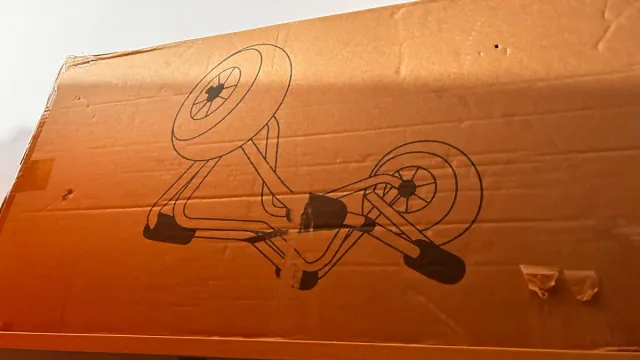 Kayak naranja y amarillo, poco uso