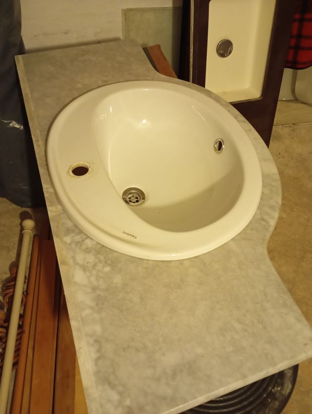 Lavabo de mármol y porcelana