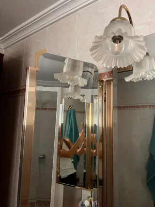 Espejo de baño dorado