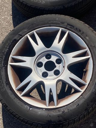 Llantas Seat Ibiza 15 pulgadas con gomas al 80% 