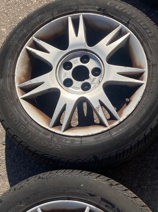 Llantas Seat Ibiza 15 pulgadas con gomas al 80% 