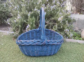 Cesta de mimbre con asa