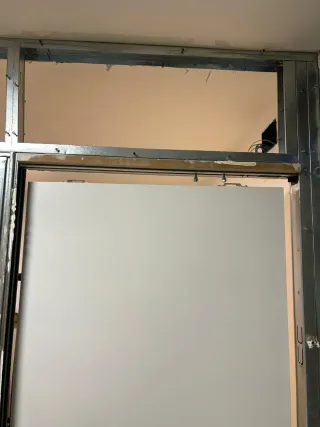 Puerta corredera blanca 80cm con sistema corredero