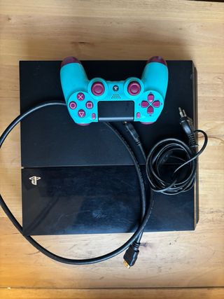 PS4 (PlayStation 4) Negra + Mando Multicolor