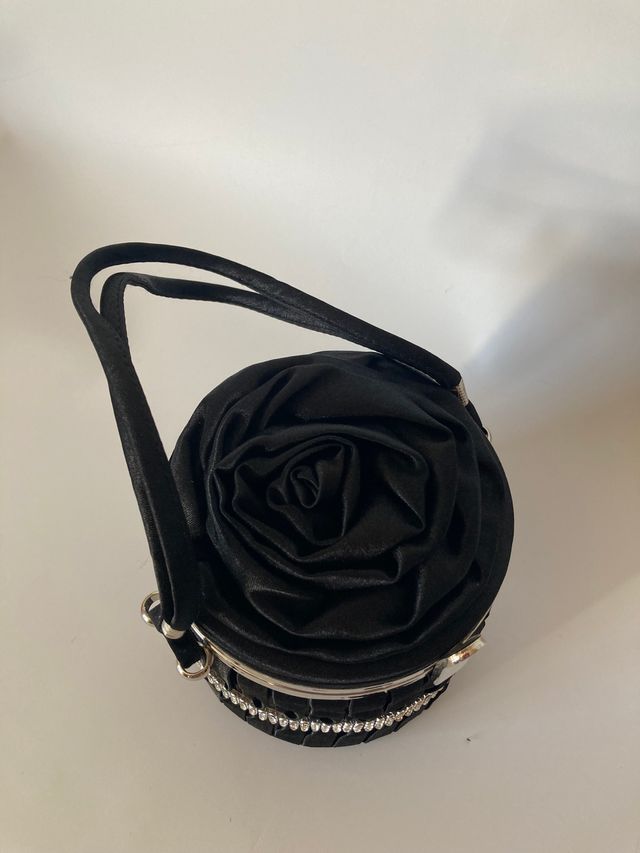 Bolso fiesta negro satén tipo bombonera