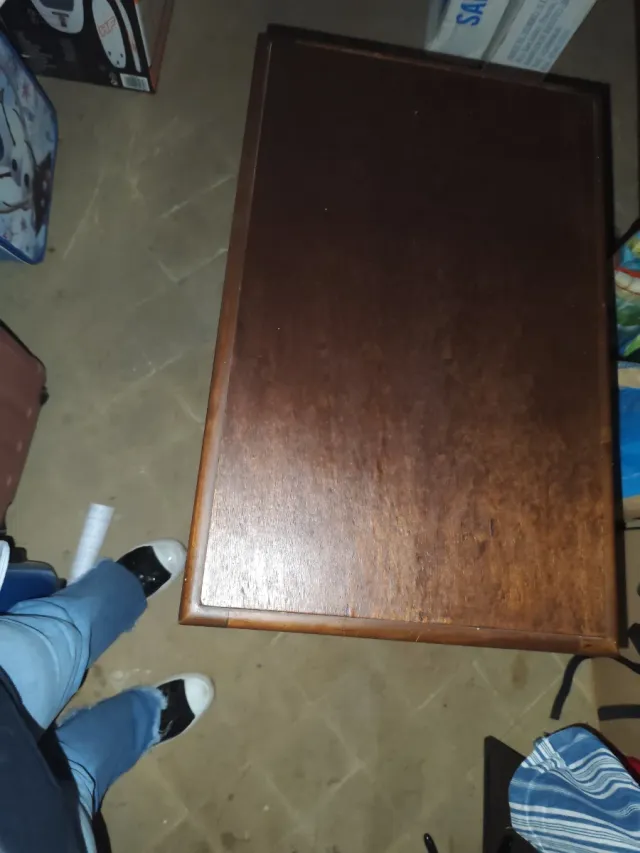 Mesita auxiliar antigua de madera