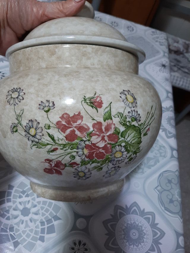 Biscottiera in ceramica decorata