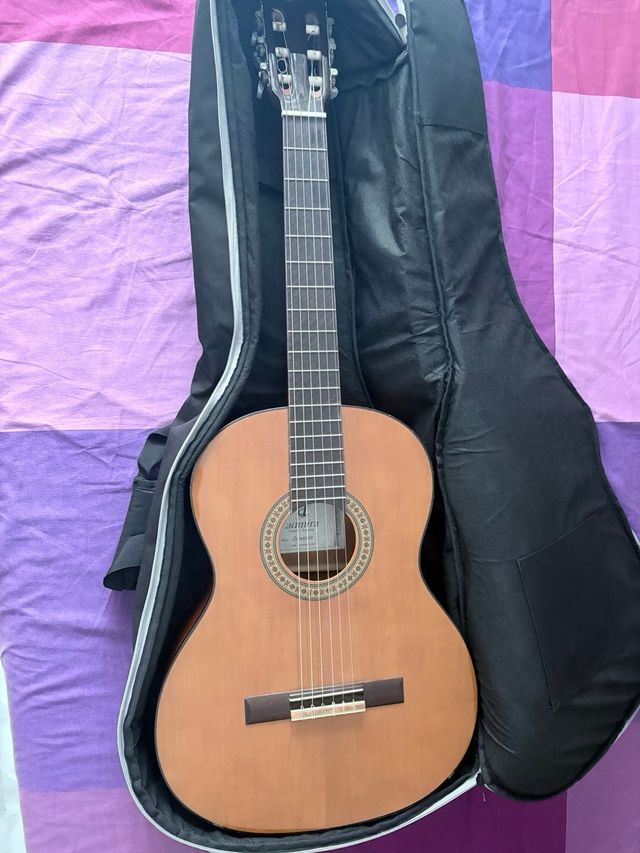 Guitarra flamenca con funda