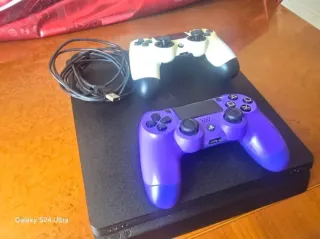 PS4 Slim 500GB + 2 Mandos