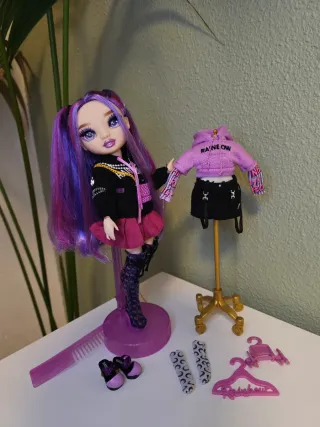 Rainbow High Emi Vanda Muñeca