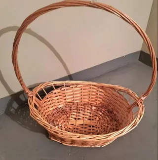 Cesta de mimbre natural con asa