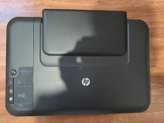 Impresora HP Deskjet 2050 Negra 