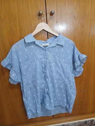 Blusa Mayoral azul estampada talla M y top.Niña.