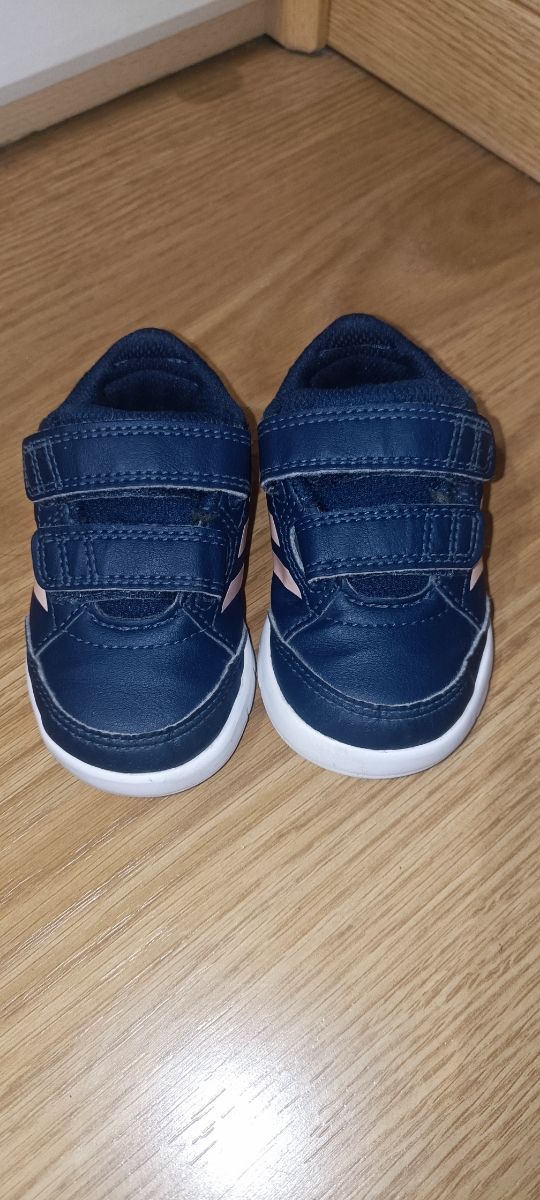 Zapatillas bebé azul con velcro