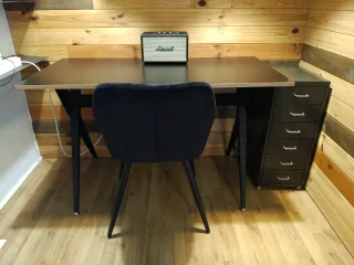 Escritorio moderno negro y madera