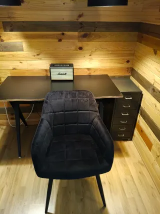 Escritorio moderno negro y madera