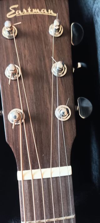 Guitarra Acústica Eastman 120 + Estuche