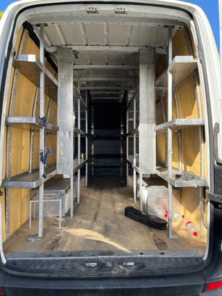 Estanterías de aluminio.