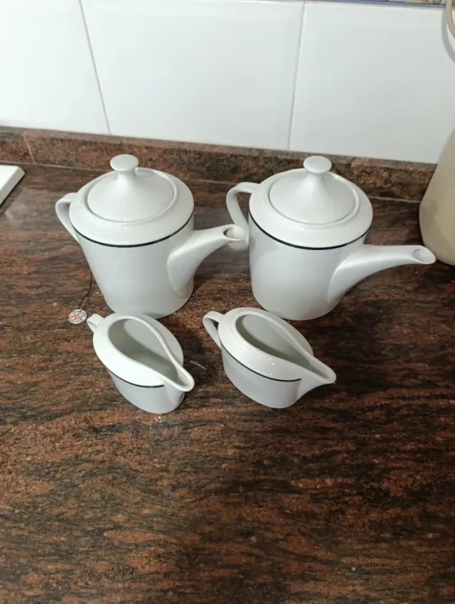 Juego lecheras Victorio & Luchino de porcelana