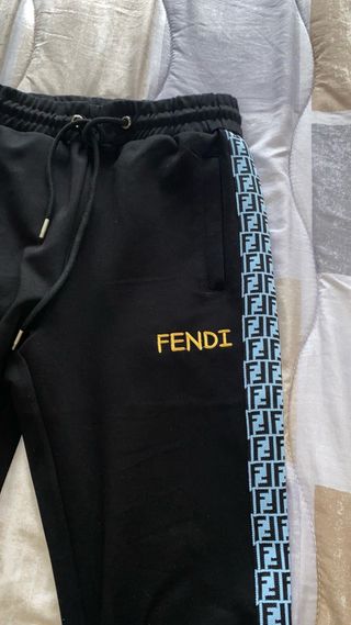 Tuta Fendi nera con dettagli oro