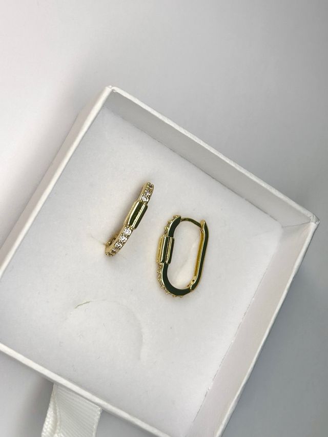 Pendientes dorados con circonitas