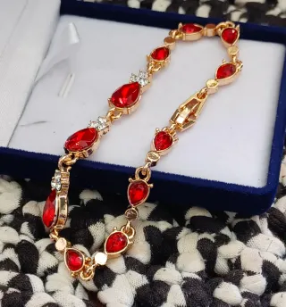Pulsera cobre con piedras rojas y doradas