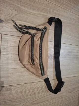 Riñonera Pull&Bear Beige y Negra