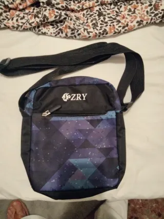 Bolso de mano ZRY negro y morado