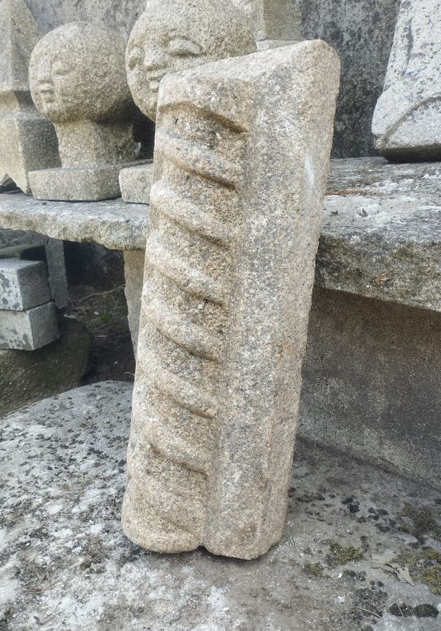 Talla en Granito "Columna Salomónica"