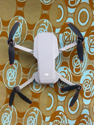 Dron DJI Mini 2 para piezas + battery pack + mando