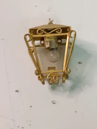 Lámpara miniatura dorada