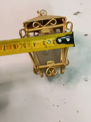 Lámpara miniatura dorada