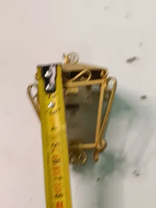 Lámpara miniatura dorada